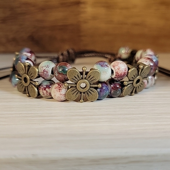 Marbled Pottery Bead Floral Charm Bracelet - Picture 3 of 8